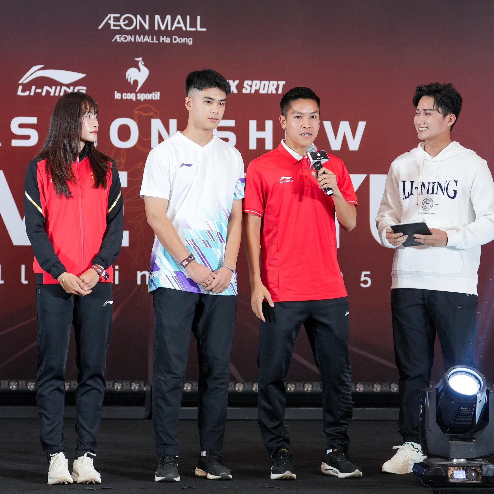 Isaac xuất hiện bùng nổ trong đêm Fashion Show - khi thời trang, thể thao và âm nhạc hòa chung nhịp thở- Ảnh 5. Isaac xuất hiện bùng nổ trong đêm Fashion Show - khi thời trang, thể thao và âm nhạc hòa chung nhịp thở- Ảnh 5.