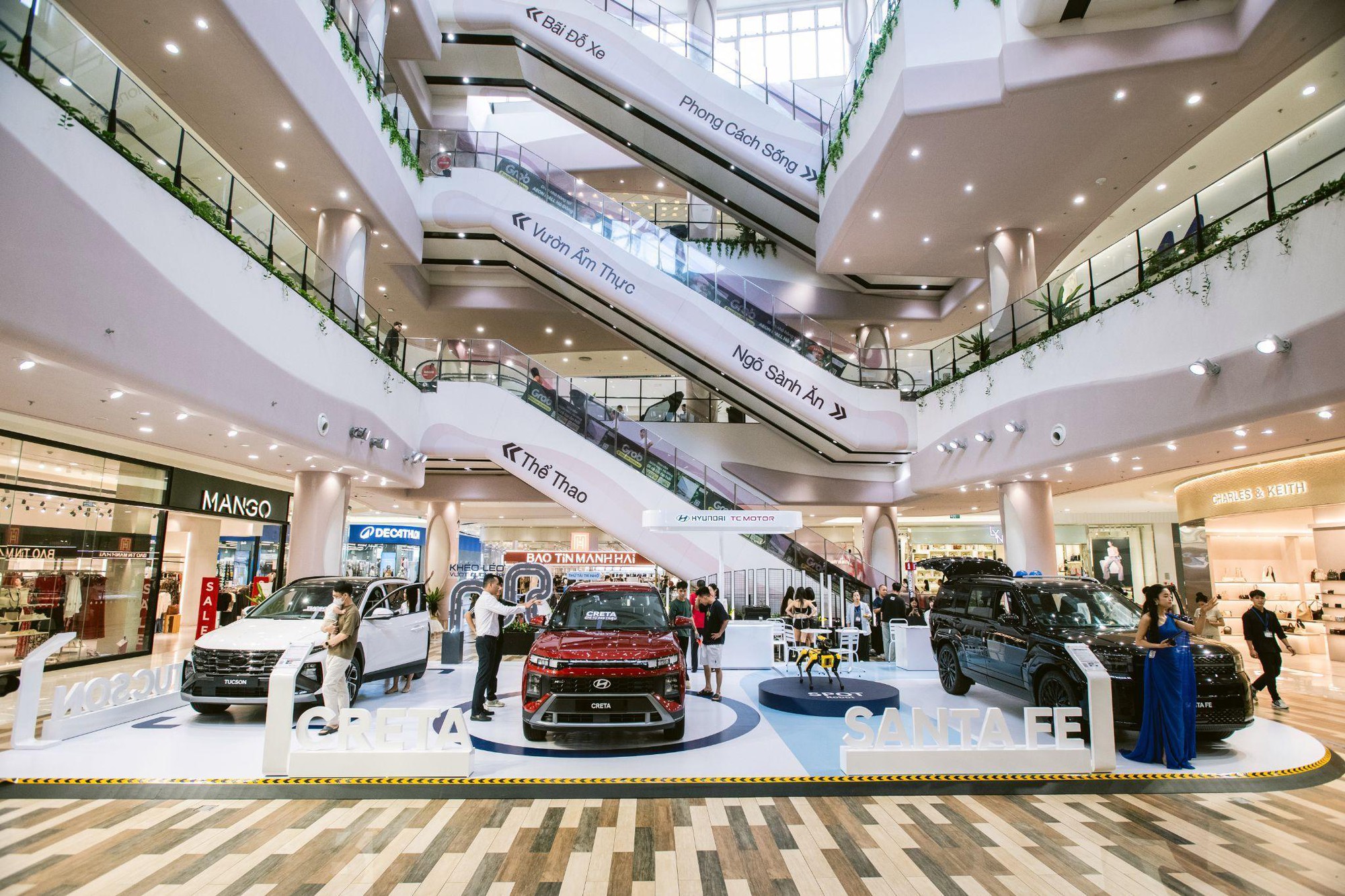 Robot Spot trình diễn khả năng tương tác thực tế thu hút sự chú ý của giới công nghệ- Ảnh 3.