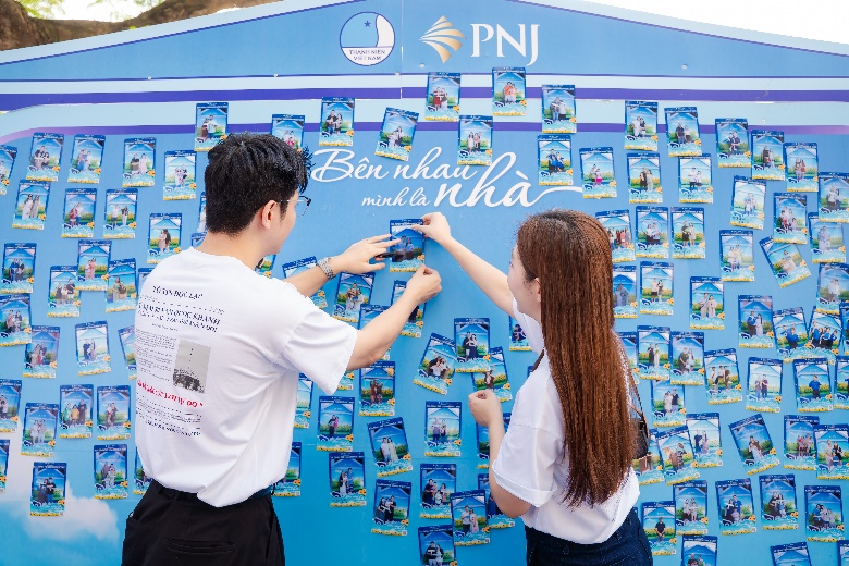 Ngày hội “Gia đình trẻ hạnh phúc 2025” khai mạc tại Hồ Gươm- Ảnh 3.