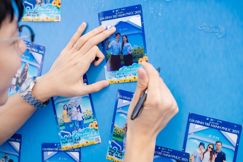 Ngày hội “Gia đình trẻ hạnh phúc 2025” khai mạc tại Hồ Gươm- Ảnh 4.