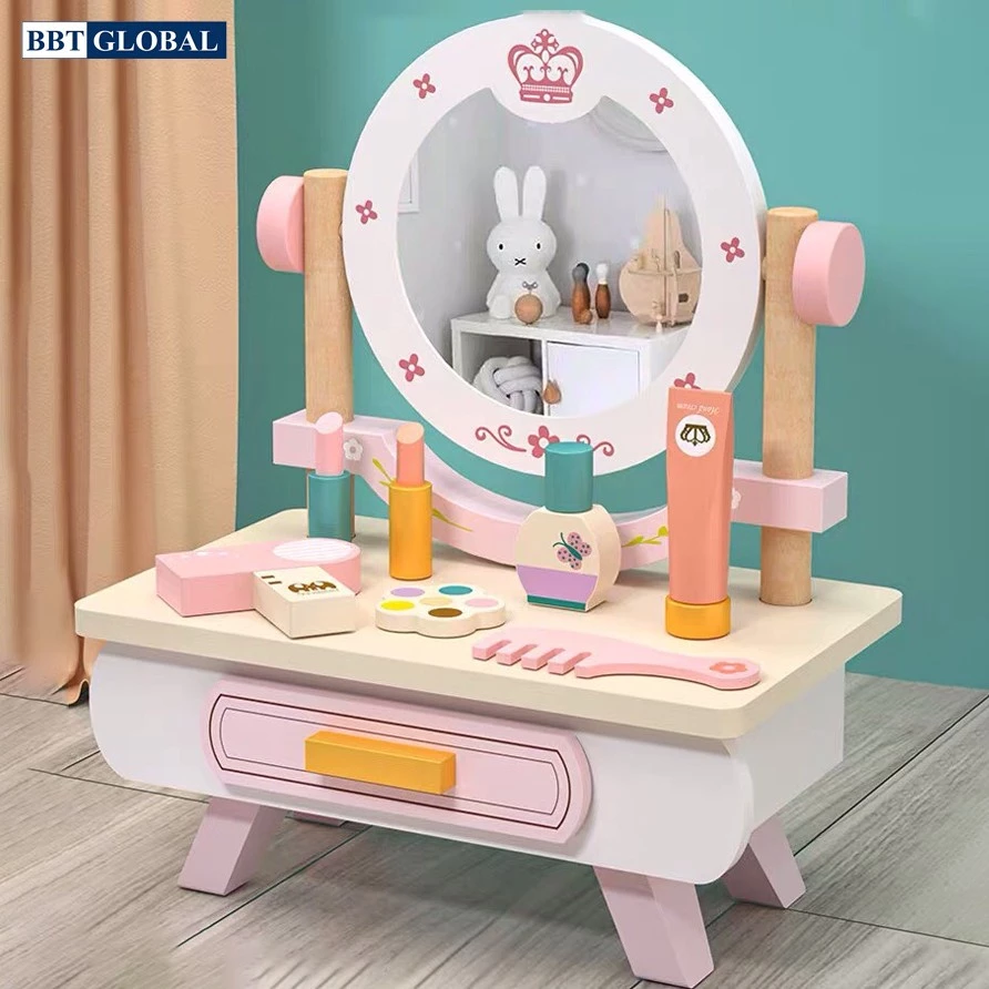 Con gái Đông Nhi hơn 1 tuổi đã "mê phấn son", có riêng bàn makeup xinh như công chúa- Ảnh 8. Con gái Đông Nhi hơn 1 tuổi đã "mê phấn son", có riêng bàn makeup xinh như công chúa- Ảnh 8.