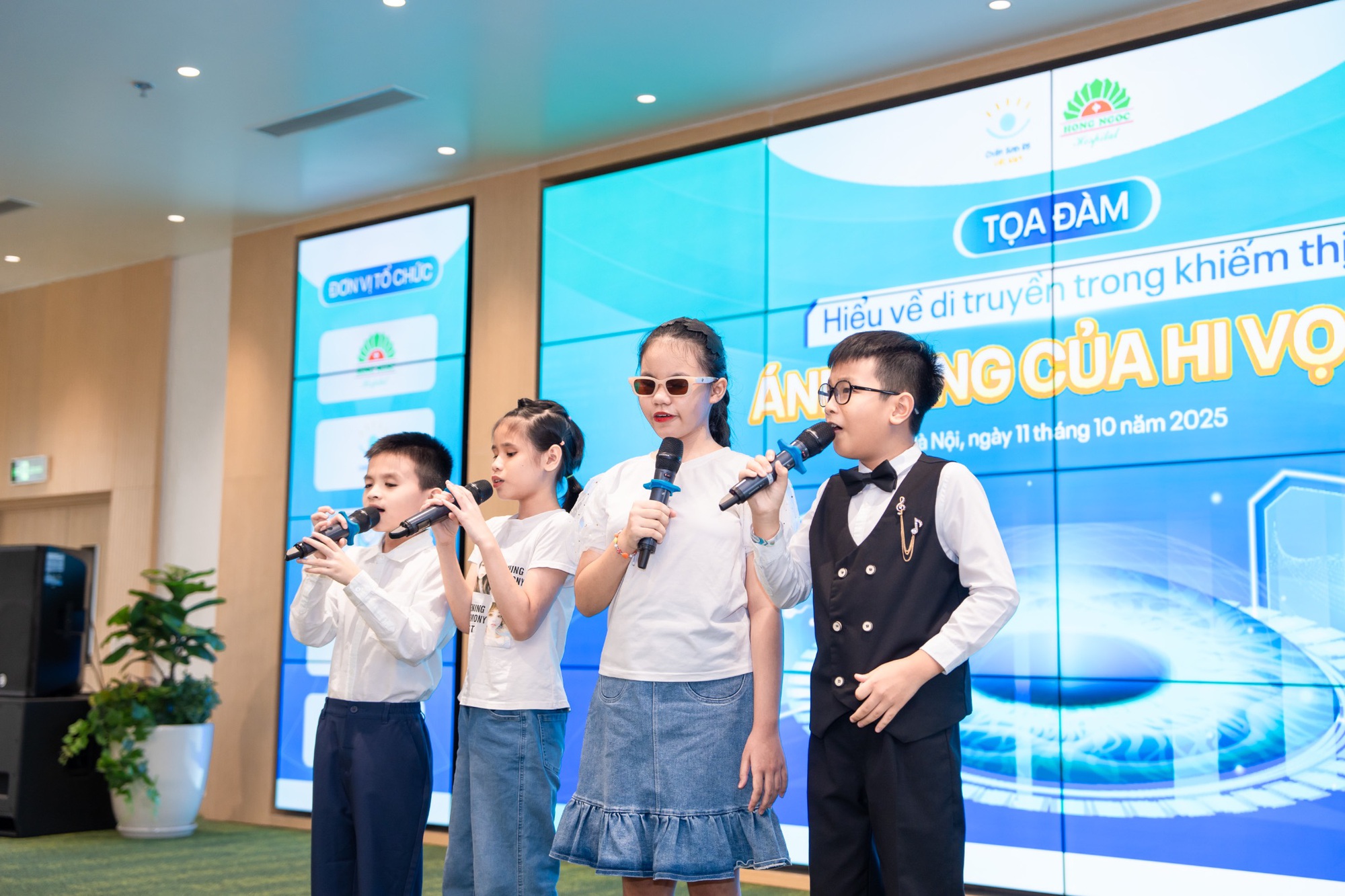 Từ nỗi lo di truyền đến hạnh phúc đôi mắt con sáng khỏe- Ảnh 1. Từ nỗi lo di truyền đến hạnh phúc đôi mắt con sáng khỏe- Ảnh 1.