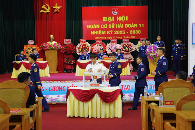 Tuổi trẻ Hải đoàn 11 Cảnh sát biển: Tiên phong, gương mẫu, đoàn kết, sáng tạo, quyết thắng- Ảnh 4. Tuổi trẻ Hải đoàn 11 Cảnh sát biển: Tiên phong, gương mẫu, đoàn kết, sáng tạo, quyết thắng- Ảnh 4.