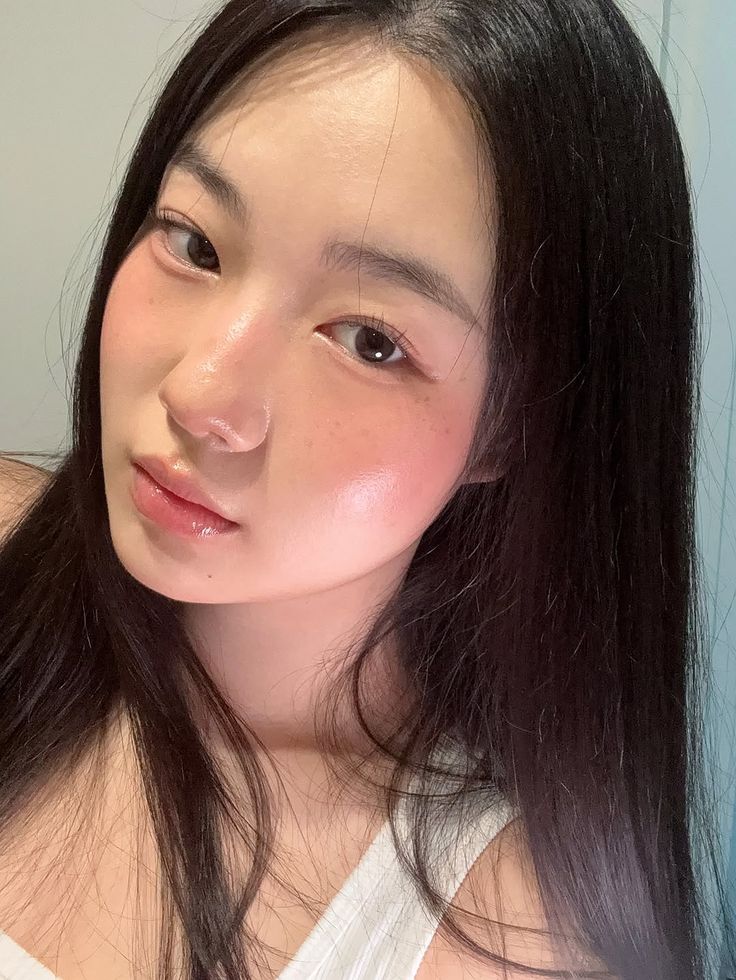 Tips makeup cho người vừa làm mũi: Vẫn xinh rạng rỡ nhưng phải an toàn- Ảnh 2.