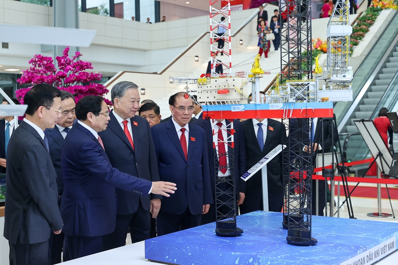 Tổng Bí thư Tô Lâm nhấn mạnh 3 yêu cầu và 5 định hướng công tác trọng tâm với Đảng bộ Chính phủ- Ảnh 6. Tổng Bí thư Tô Lâm nhấn mạnh 3 yêu cầu và 5 định hướng công tác trọng tâm với Đảng bộ Chính phủ- Ảnh 6.