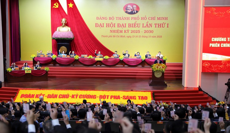 TRỰC TIẾP: Khai mạc Đại hội Đại biểu Đảng bộ TPHCM lần thứ I, nhiệm kỳ 2025-2030- Ảnh 1. TRỰC TIẾP: Khai mạc Đại hội Đại biểu Đảng bộ TPHCM lần thứ I, nhiệm kỳ 2025-2030- Ảnh 1.