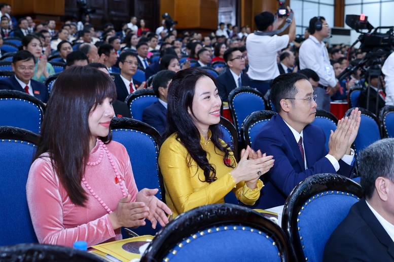 Thủ tướng: Xây dựng Thanh Hóa thành “tỉnh kiểu mẫu”, một cực tăng trưởng mới của đất nước- Ảnh 12. Thủ tướng: Xây dựng Thanh Hóa thành “tỉnh kiểu mẫu”, một cực tăng trưởng mới của đất nước- Ảnh 12.