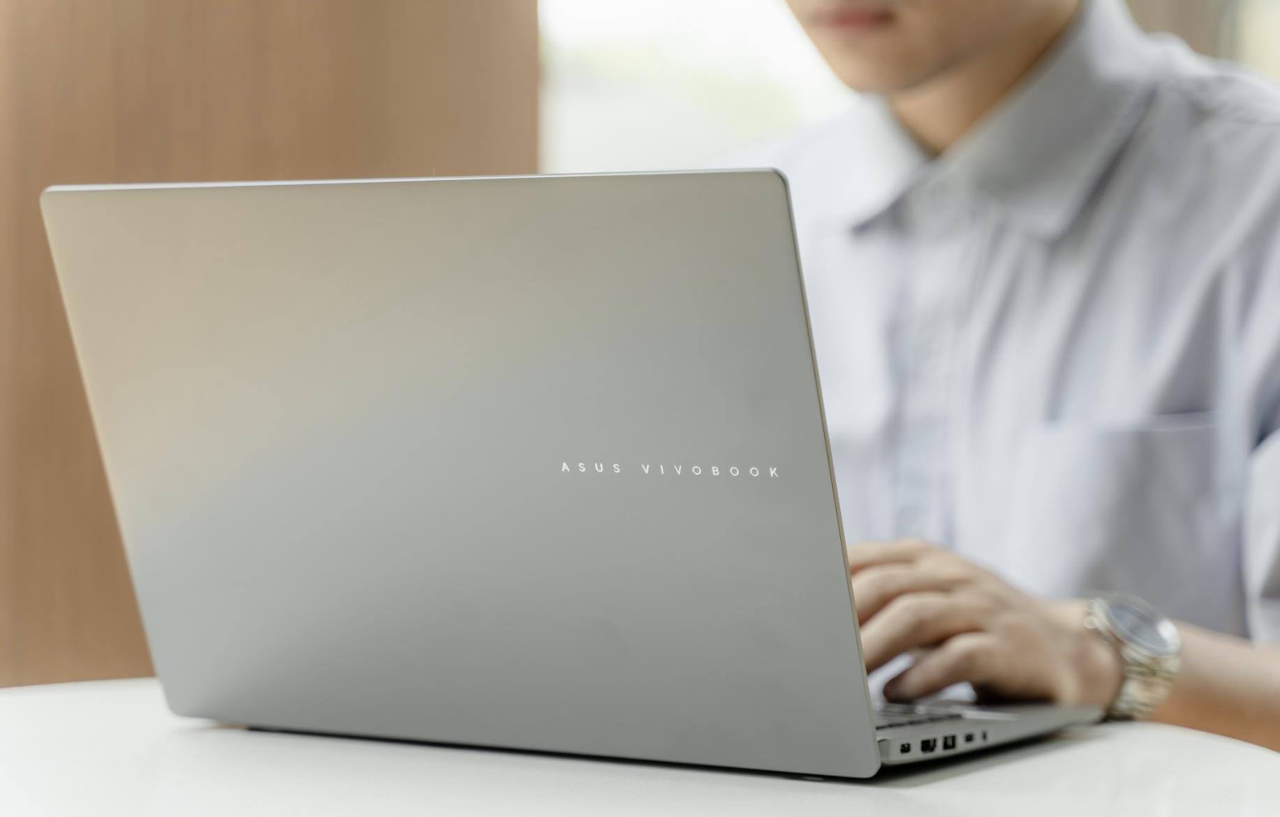 Chiếc laptop giúp bạn vững vàng đi qua 4 năm đại học- Ảnh 1. Chiếc laptop giúp bạn vững vàng đi qua 4 năm đại học- Ảnh 1.