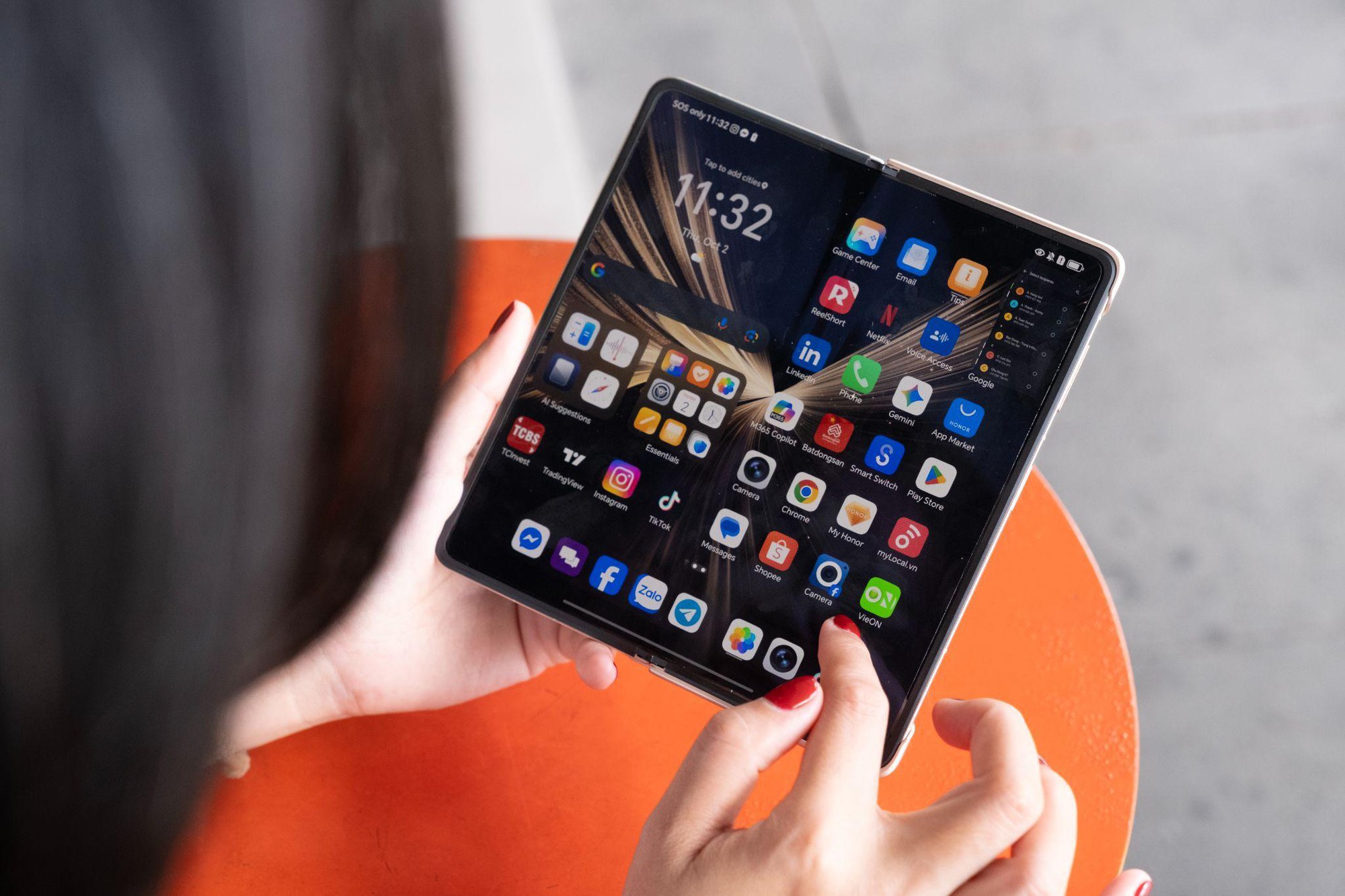 Cuộc đua điện thoại gập 2025: Khi HONOR Magic V5 khẳng định vị thế mỏng nhưng không đánh đổi- Ảnh 2. Cuộc đua điện thoại gập 2025: Khi HONOR Magic V5 khẳng định vị thế mỏng nhưng không đánh đổi- Ảnh 2.