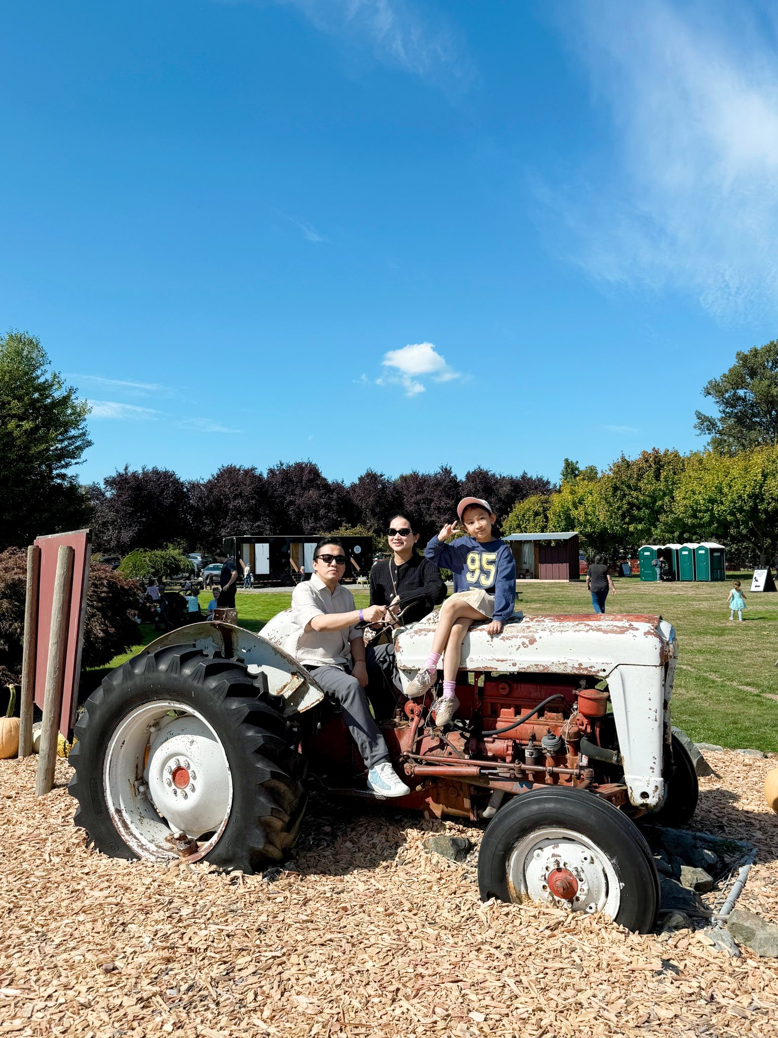 B&igrave;nh rượu mơ nh&agrave; "anh hai" Lam Trường v&agrave; vợ k&eacute;m 17 tuổi: Mới 8 tuổi đ&atilde; cao vổng, ch&acirc;n d&agrave;i thẳng tắp, t&oacute;c đen tuyền xinh y&ecirc;u v&ocirc; c&ugrave;ng!- Ảnh 4.
