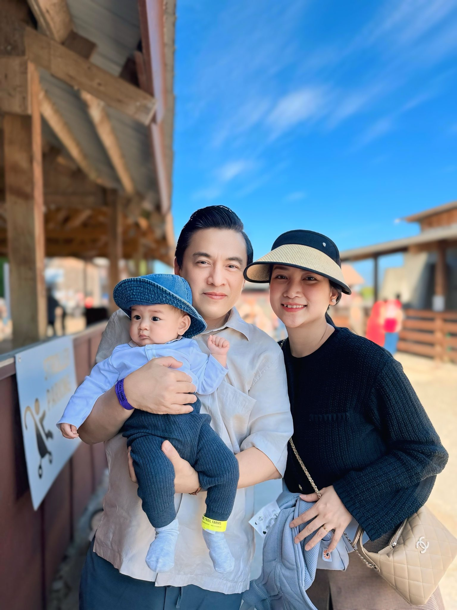 B&igrave;nh rượu mơ nh&agrave; "anh hai" Lam Trường v&agrave; vợ k&eacute;m 17 tuổi: Mới 8 tuổi đ&atilde; cao vổng, ch&acirc;n d&agrave;i thẳng tắp, t&oacute;c đen tuyền xinh y&ecirc;u v&ocirc; c&ugrave;ng!- Ảnh 5.