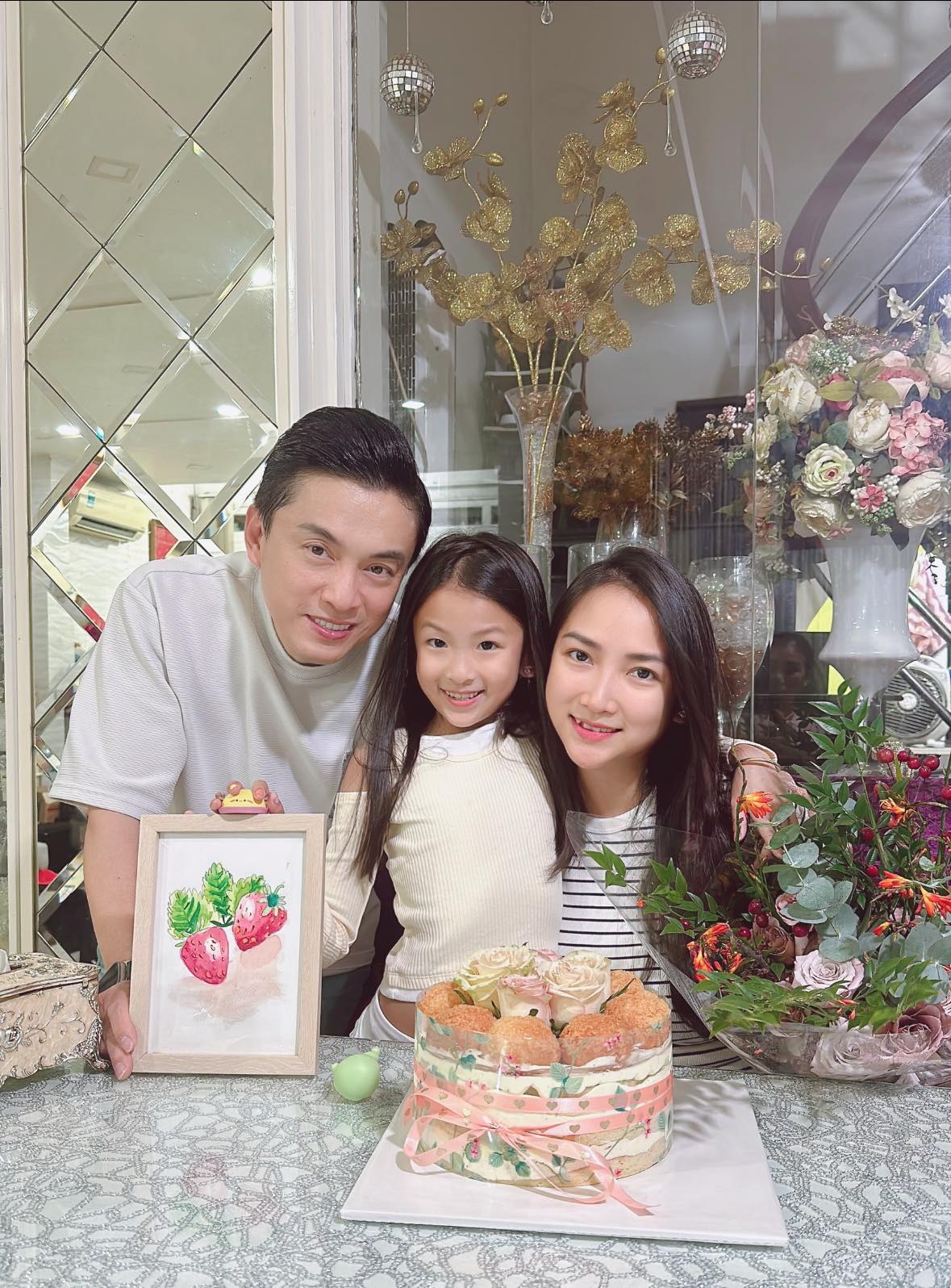 B&igrave;nh rượu mơ nh&agrave; "anh hai" Lam Trường v&agrave; vợ k&eacute;m 17 tuổi: Mới 8 tuổi đ&atilde; cao vổng, ch&acirc;n d&agrave;i thẳng tắp, t&oacute;c đen tuyền xinh y&ecirc;u v&ocirc; c&ugrave;ng!- Ảnh 11.