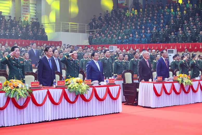 Thủ tướng: Xây dựng lực lượng Quân khu 5 cách mạng, chính quy, tinh nhuệ, hiện đại, là lực lượng nòng cốt trên địa bàn chiến lược của Tổ quốc- Ảnh 2. Thủ tướng: Xây dựng lực lượng Quân khu 5 cách mạng, chính quy, tinh nhuệ, hiện đại, là lực lượng nòng cốt trên địa bàn chiến lược của Tổ quốc- Ảnh 2.