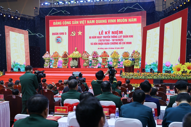 Thủ tướng: Xây dựng lực lượng Quân khu 5 cách mạng, chính quy, tinh nhuệ, hiện đại, là lực lượng nòng cốt trên địa bàn chiến lược của Tổ quốc- Ảnh 4. Thủ tướng: Xây dựng lực lượng Quân khu 5 cách mạng, chính quy, tinh nhuệ, hiện đại, là lực lượng nòng cốt trên địa bàn chiến lược của Tổ quốc- Ảnh 4.