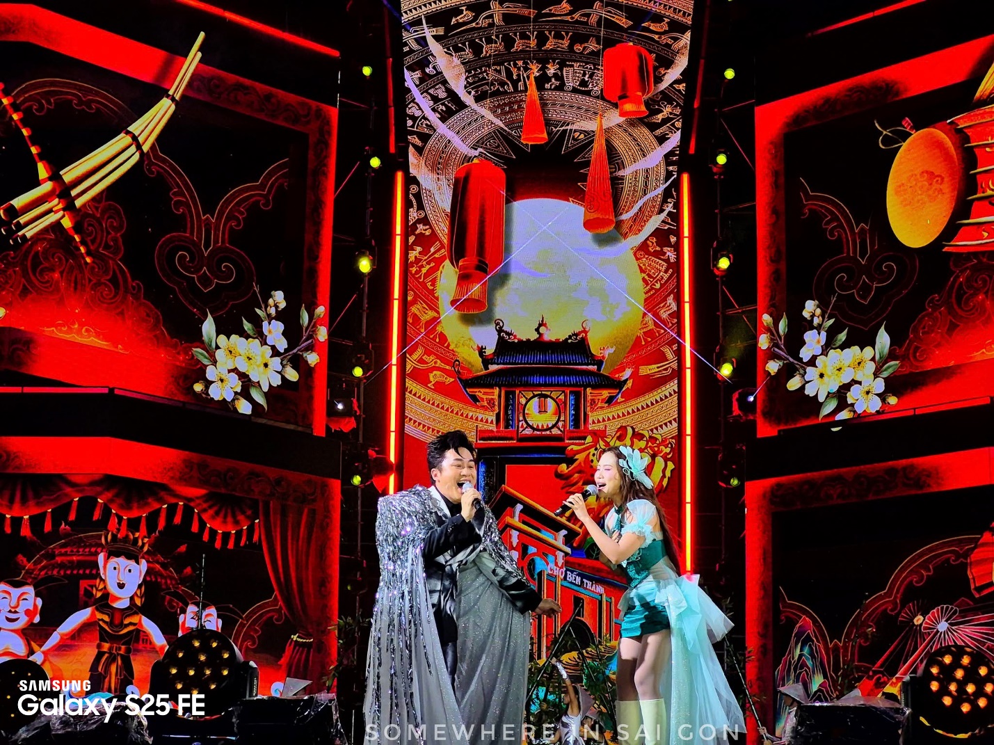 Concert xa tít vẫn rõ từng ánh đèn: Galaxy S25 FE chứng minh đẳng cấp dòng S- Ảnh 3. Concert xa tít vẫn rõ từng ánh đèn: Galaxy S25 FE chứng minh đẳng cấp dòng S- Ảnh 3.