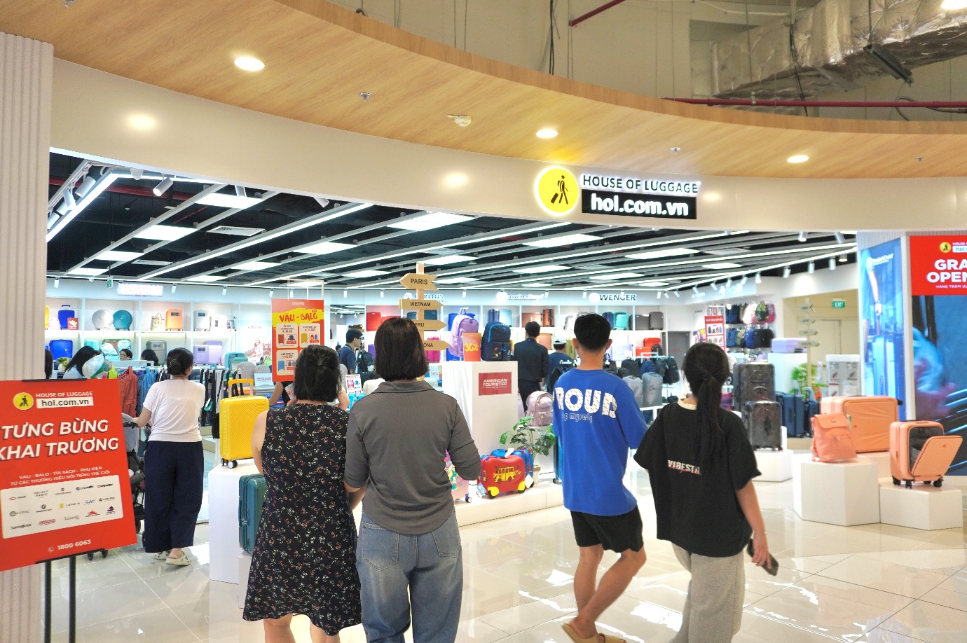 House Of Luggage “đổ bộ” AEON Mall Tân An: Thiên đường vali, balo, túi xách hàng hiệu với ưu đãi nhân dịp khai trương- Ảnh 6. House Of Luggage “đổ bộ” AEON Mall Tân An: Thiên đường vali, balo, túi xách hàng hiệu với ưu đãi nhân dịp khai trương- Ảnh 6.