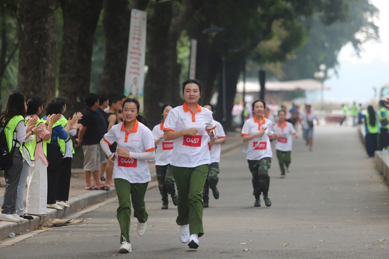 Phụ nữ chạy hưởng ứng vì môi trường không khói thuốc, lan tỏa thông điệp sống xanh- Ảnh 3. Phụ nữ chạy hưởng ứng vì môi trường không khói thuốc, lan tỏa thông điệp sống xanh- Ảnh 3.