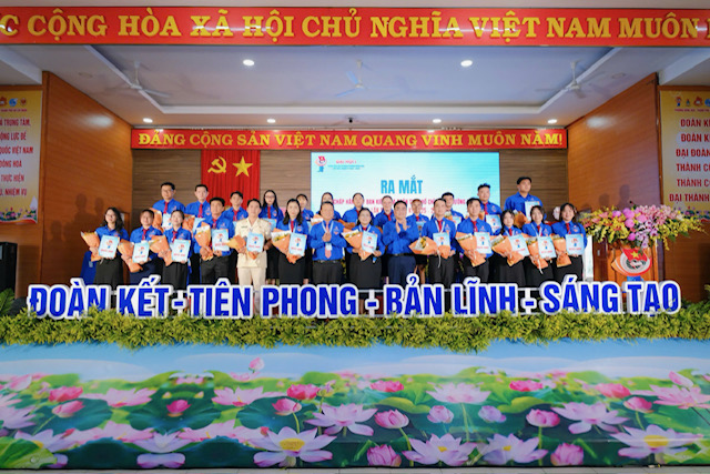 BCH P. Đông Hòa nhiệm kỳ 2025 - 2030 ra mắt Đại hội. BCH P. Đông Hòa nhiệm kỳ 2025 - 2030 ra mắt Đại hội.