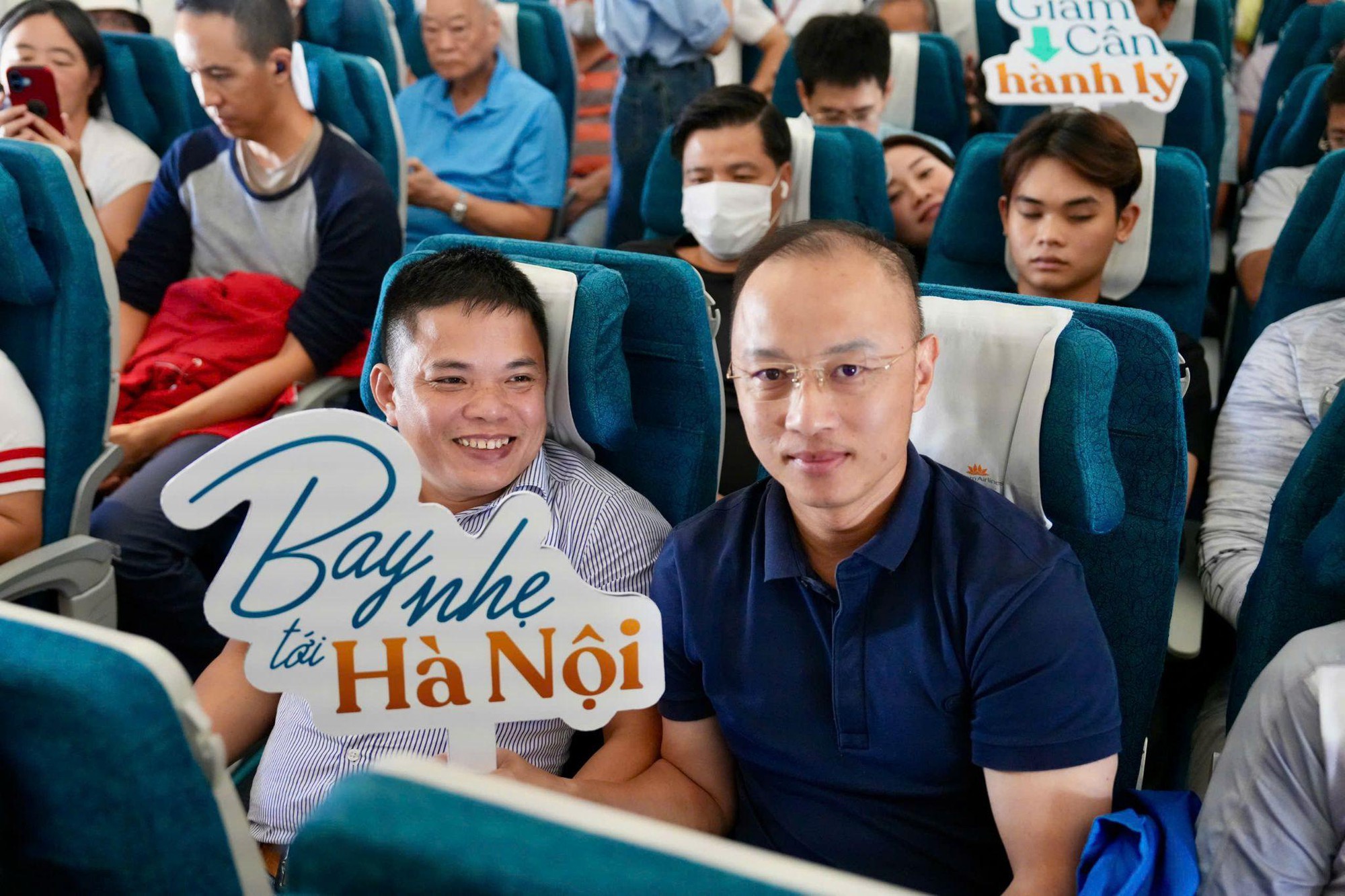 “Bay nhẹ tới Hà Nội”: Kết nối vẻ đẹp mùa thu Thủ đô với thông điệp xanh cùng Vietnam Airlines- Ảnh 2.
