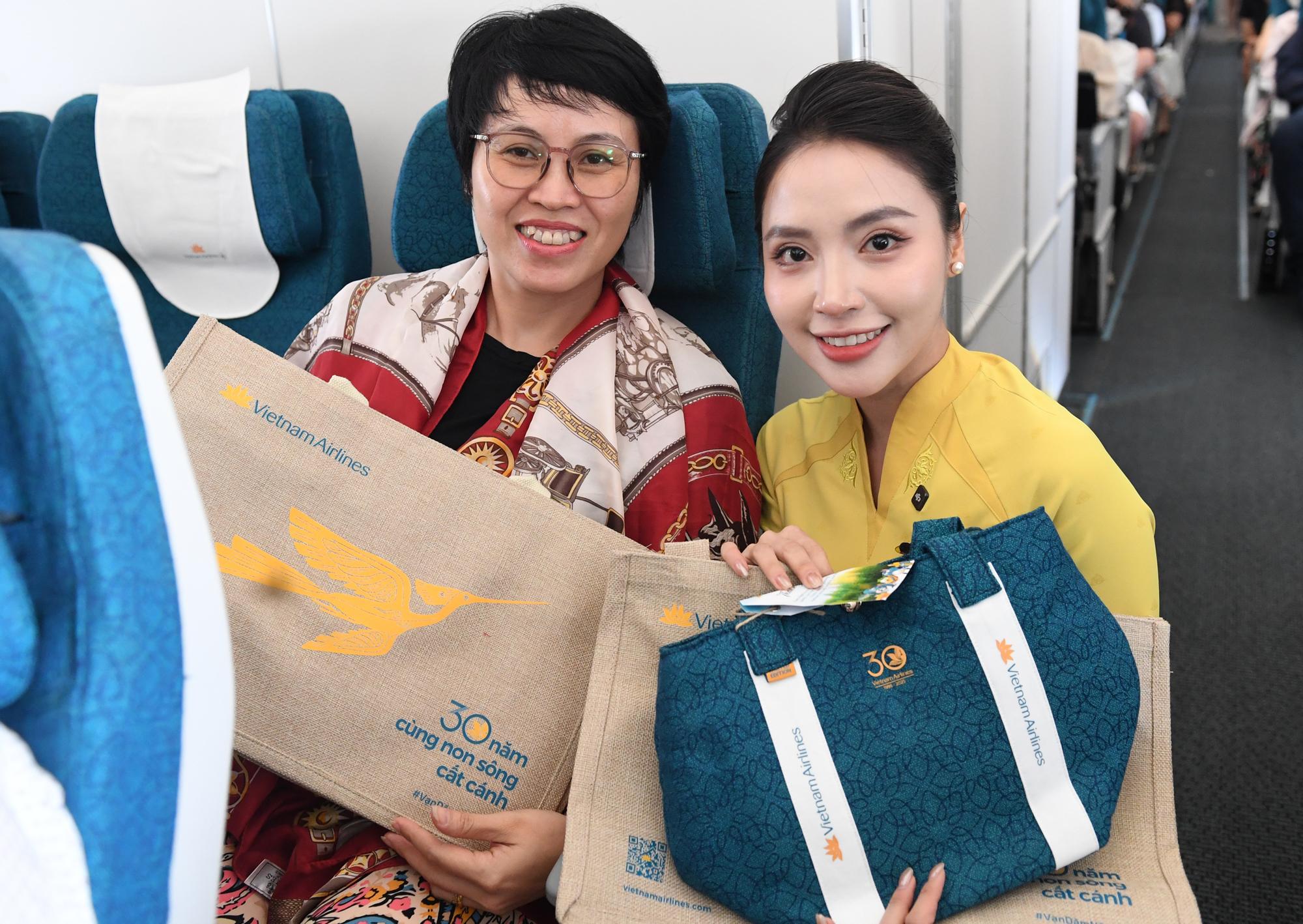 “Bay nhẹ tới Hà Nội”: Kết nối vẻ đẹp mùa thu Thủ đô với thông điệp xanh cùng Vietnam Airlines- Ảnh 5.