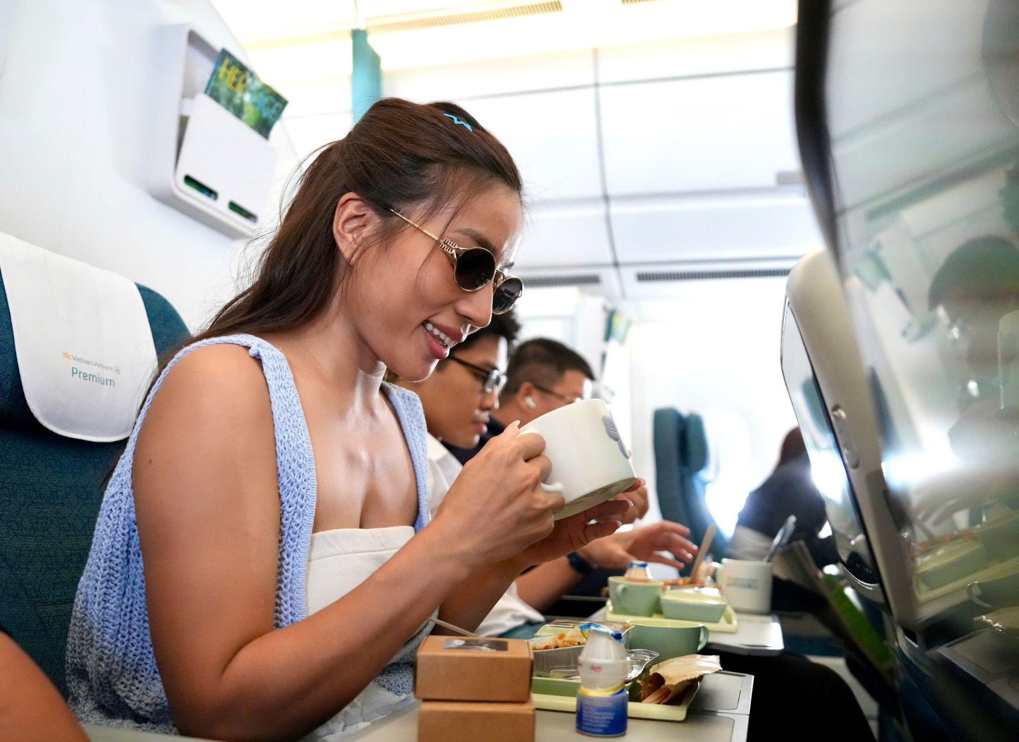 “Bay nhẹ tới Hà Nội”: Kết nối vẻ đẹp mùa thu Thủ đô với thông điệp xanh cùng Vietnam Airlines- Ảnh 6.