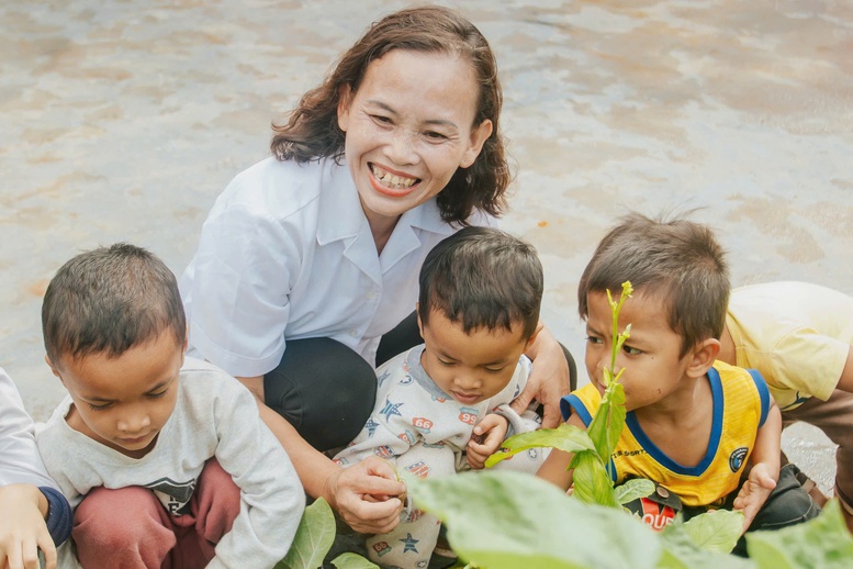 "Cô giáo Châu của bản Ky Tăng"- Ảnh 1. "Cô giáo Châu của bản Ky Tăng"- Ảnh 1.