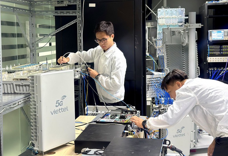 Lần đầu thiết bị viễn thông do Việt Nam sản xuất chinh phục "tiêu chuẩn vàng" toàn cầu- Ảnh 3. Lần đầu thiết bị viễn thông do Việt Nam sản xuất chinh phục "tiêu chuẩn vàng" toàn cầu- Ảnh 3.