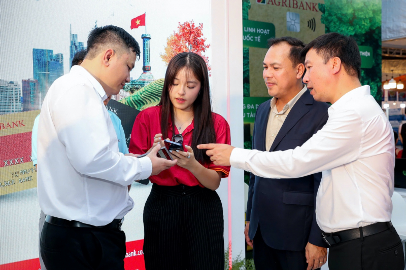 Agribank mang sản phẩm công nghệ cực chất đến Ngày thẻ Việt Nam 2025- Ảnh 1. Agribank mang sản phẩm công nghệ cực chất đến Ngày thẻ Việt Nam 2025- Ảnh 1.