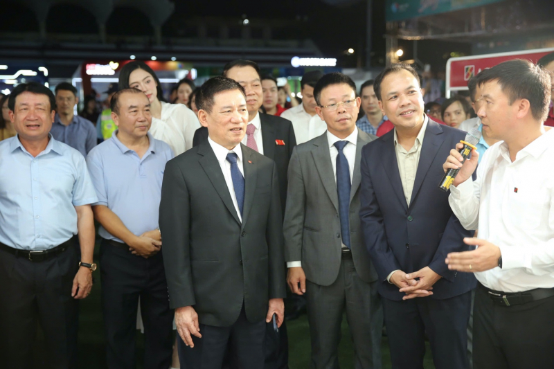 Agribank mang sản phẩm công nghệ cực chất đến Ngày thẻ Việt Nam 2025- Ảnh 3. Agribank mang sản phẩm công nghệ cực chất đến Ngày thẻ Việt Nam 2025- Ảnh 3.