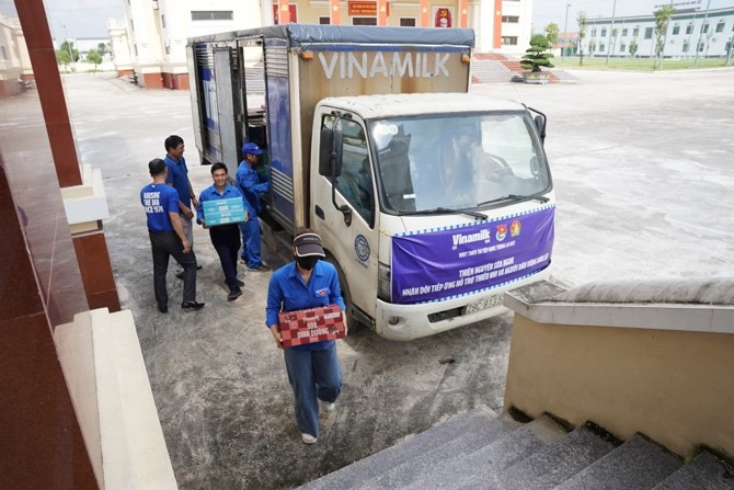 Vinamilk cùng cộng đồng viết tiếp hành trình chia sẻ- Ảnh 8. Vinamilk cùng cộng đồng viết tiếp hành trình chia sẻ- Ảnh 8.