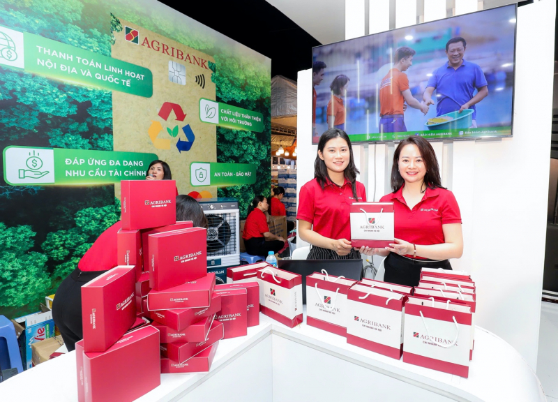 Agribank mang sản phẩm công nghệ cực chất đến Ngày thẻ Việt Nam 2025- Ảnh 9. Agribank mang sản phẩm công nghệ cực chất đến Ngày thẻ Việt Nam 2025- Ảnh 9.