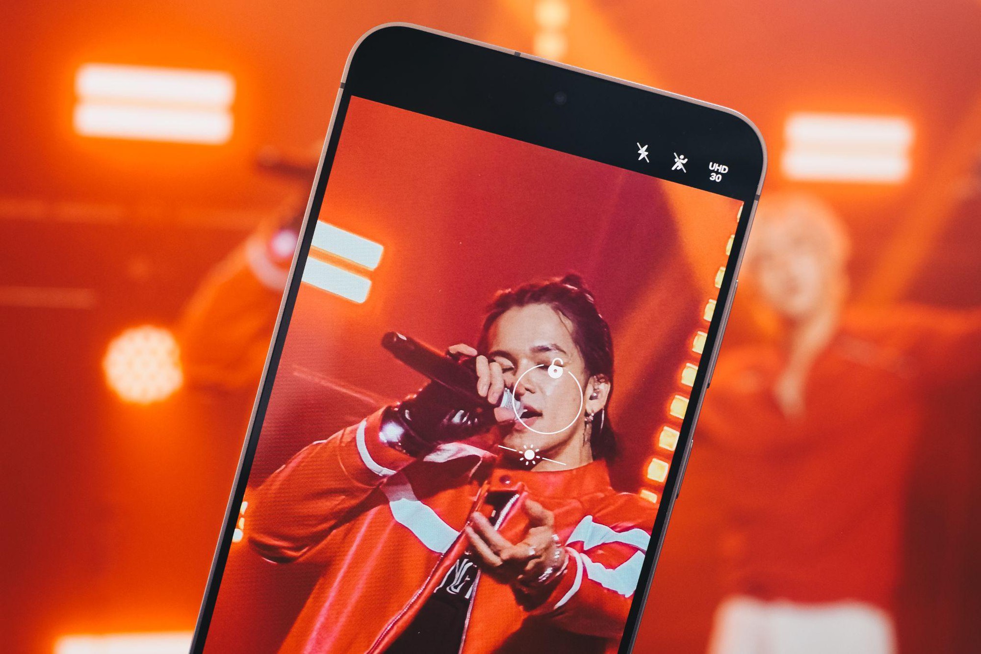 Đu concert không ngồi hàng đầu thì cũng đừng vội đầu hàng: Mách bạn cách “hack view” trên Galaxy S25 FE- Ảnh 1.