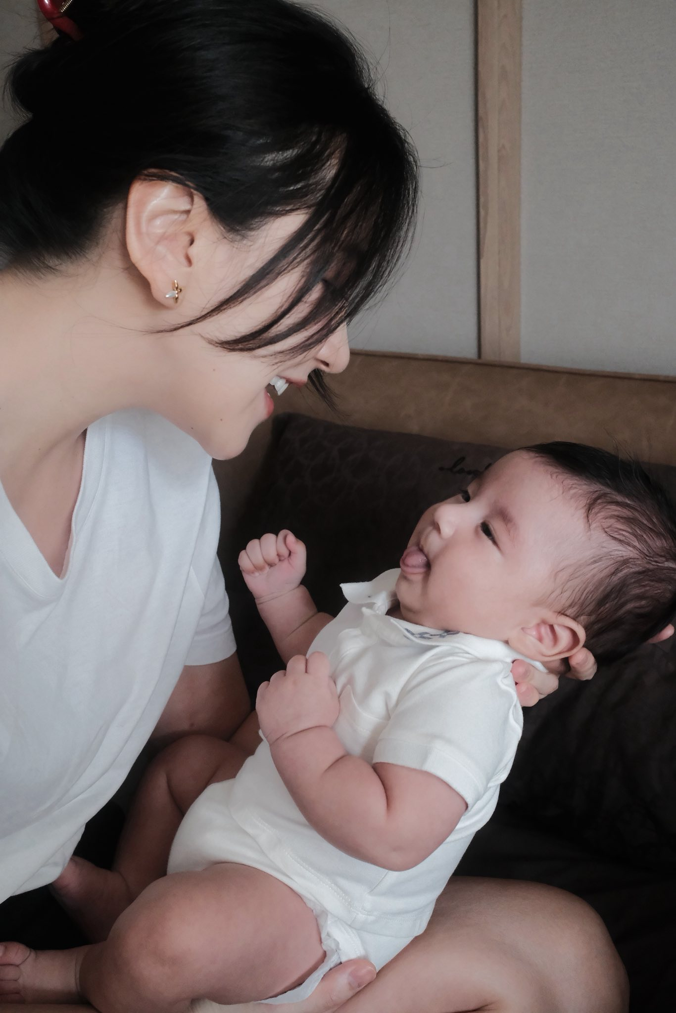 Chú bé Panda mới hơn 6 tháng ăn mỗi bữa hết veo 100ml bột, tự ngủ xuyên đêm: Mẹ Mai Ngọc chăm cực khéo từ nết ăn đến nết ngủ- Ảnh 11.