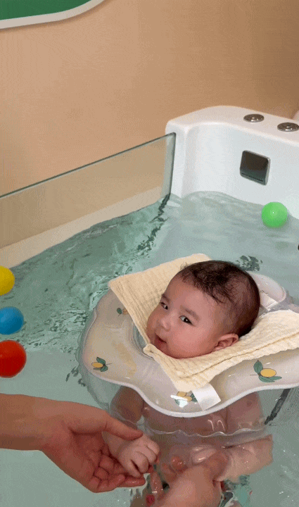 Chú bé Panda mới hơn 6 tháng ăn mỗi bữa hết veo 100ml bột, tự ngủ xuyên đêm: Mẹ Mai Ngọc chăm cực khéo từ nết ăn đến nết ngủ- Ảnh 7.