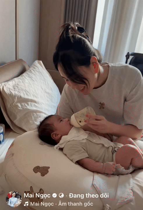 Chú bé Panda mới hơn 6 tháng ăn mỗi bữa hết veo 100ml bột, tự ngủ xuyên đêm: Mẹ Mai Ngọc chăm cực khéo từ nết ăn đến nết ngủ- Ảnh 12.