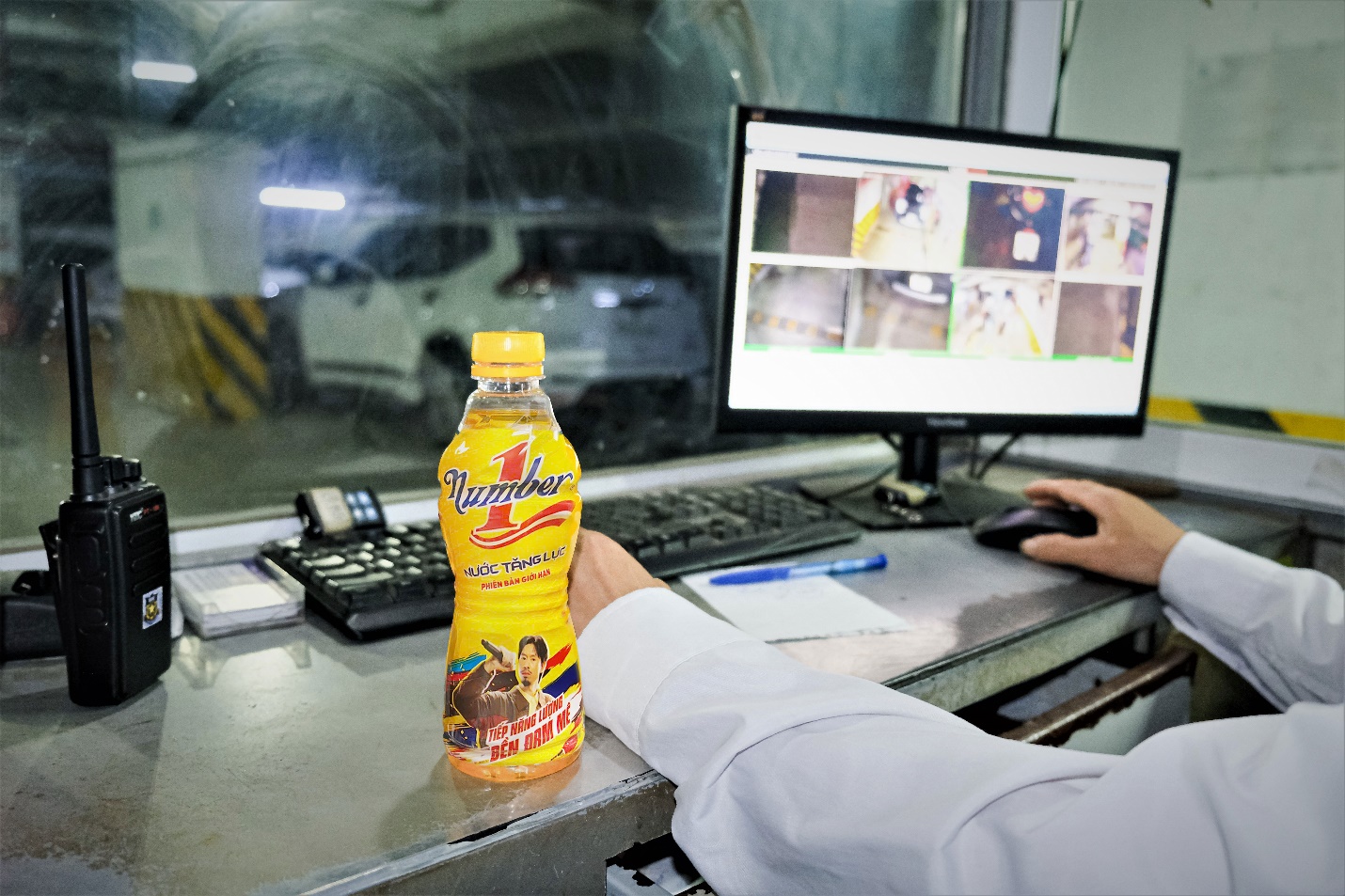 Người bảo vệ đêm: Phía sau nụ cười hiền là câu chuyện về nghị lực và ý chí- Ảnh 1. Người bảo vệ đêm: Phía sau nụ cười hiền là câu chuyện về nghị lực và ý chí- Ảnh 1.