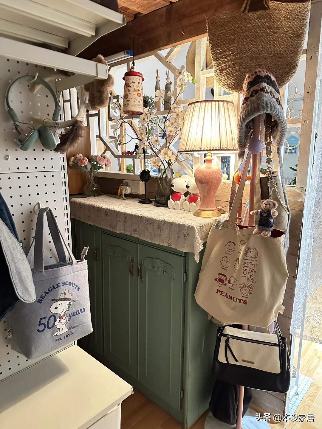 Cô gái 25 tuổi biến phòng trọ 20m² cũ kỹ thành tổ ấm khiến dân mạng sửng sốt: “Đúng là người yêu đời thì ở đâu cũng hạnh phúc!”- Ảnh 4. Cô gái 25 tuổi biến phòng trọ 20m² cũ kỹ thành tổ ấm khiến dân mạng sửng sốt: “Đúng là người yêu đời thì ở đâu cũng hạnh phúc!”- Ảnh 4.