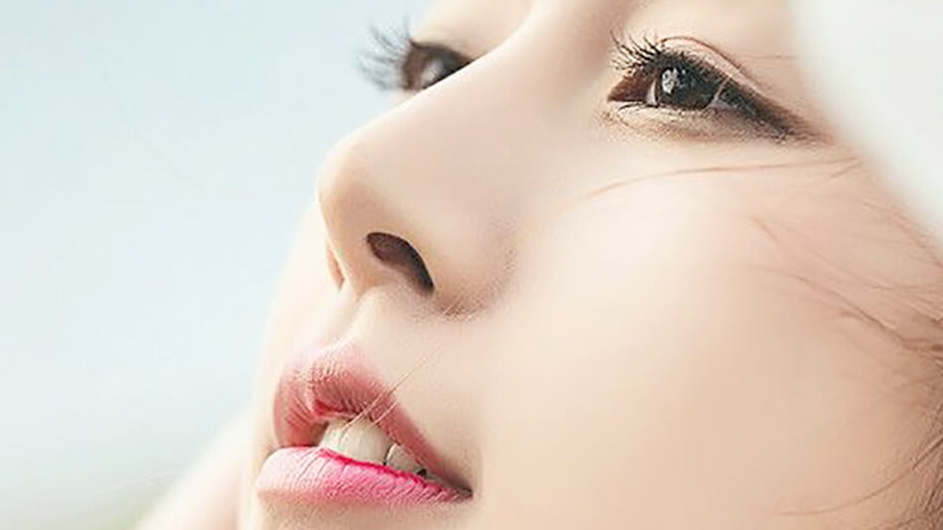 Đi sửa mũi cho thêm xinh, cô gái không ngờ mất luôn sống mũi: BS khuyến cáo 5 việc cần nhớ trước khi nâng mũi để tránh gặp họa- Ảnh 3. Đi sửa mũi cho thêm xinh, cô gái không ngờ mất luôn sống mũi: BS khuyến cáo 5 việc cần nhớ trước khi nâng mũi để tránh gặp họa- Ảnh 3.