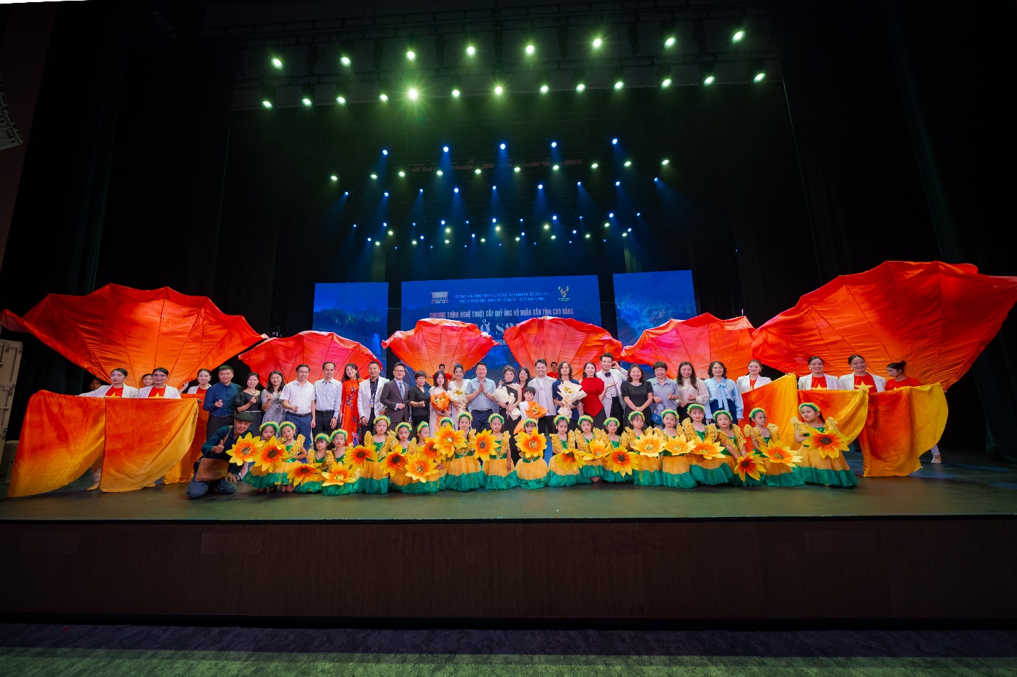 “Hoa nở sau mưa” quyên góp gần 3 tỷ đồng ủng hộ nhân dân tỉnh Cao Bằng- Ảnh 1.