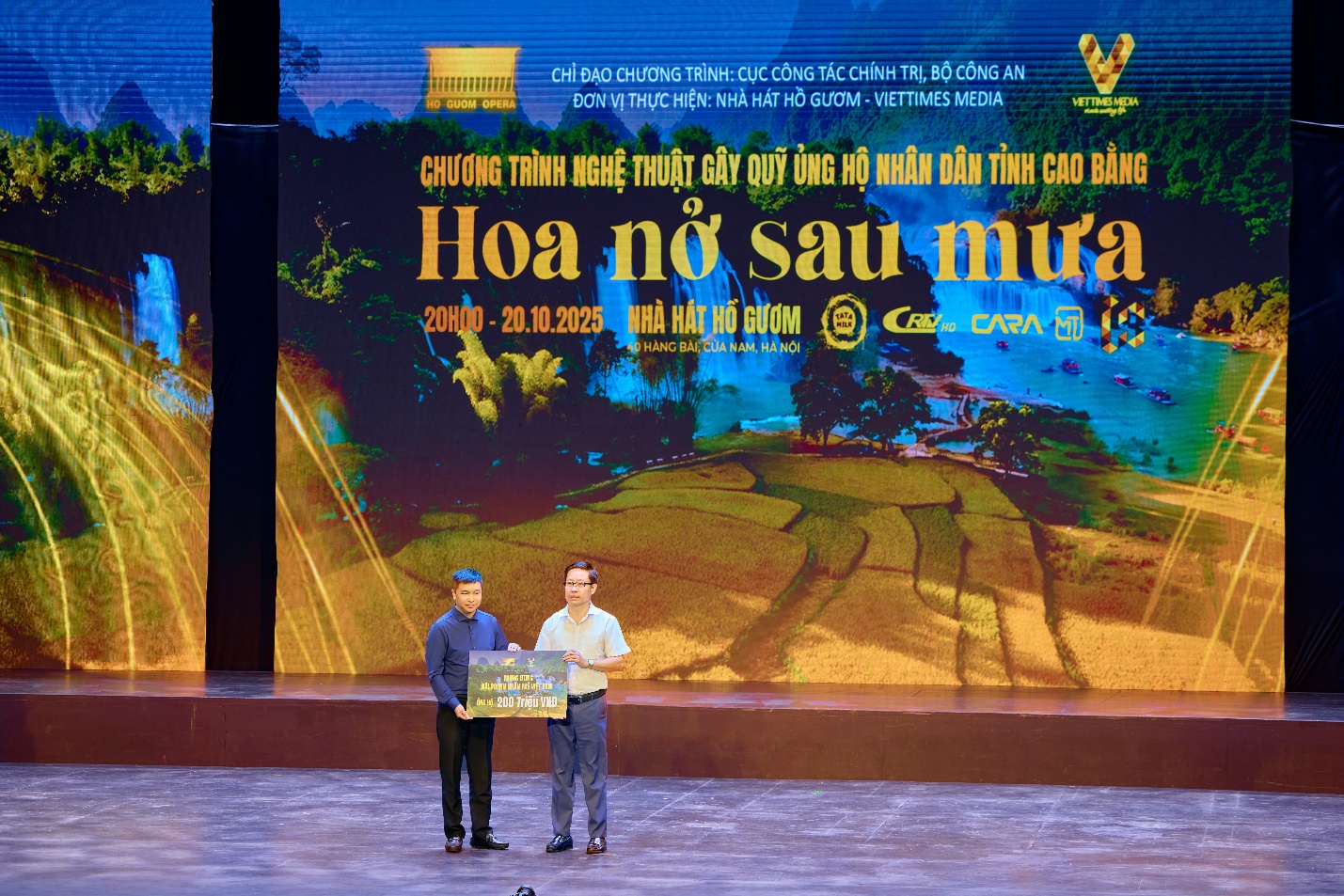 “Hoa nở sau mưa” quyên góp gần 3 tỷ đồng ủng hộ nhân dân tỉnh Cao Bằng- Ảnh 2.