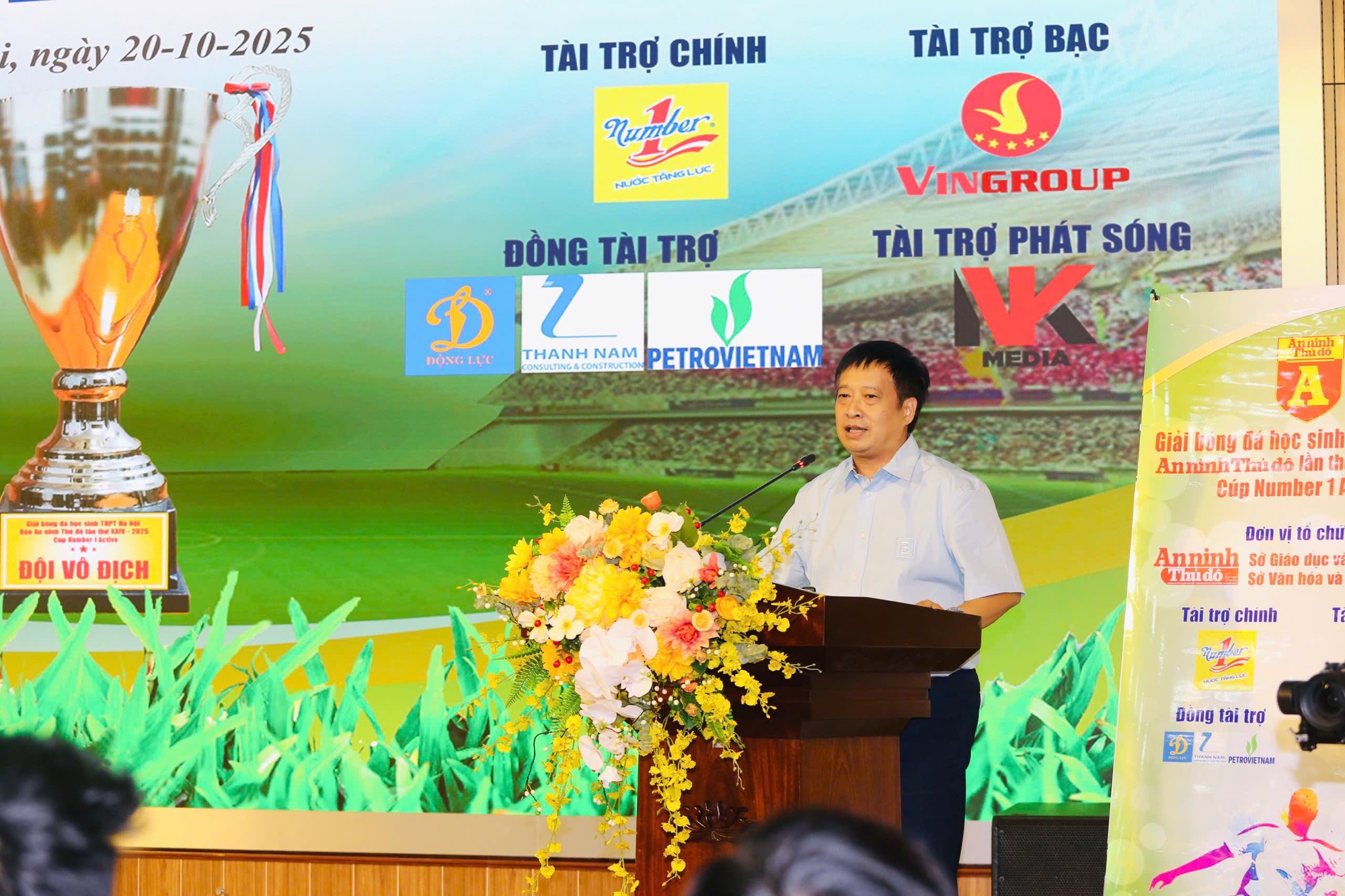 Hà Nội: Khởi động Giải bóng đá học sinh THPT Hà Nội - An ninh Thủ đô LẦN THỨ XXIV năm 2025 Cúp Number 1 Active với quy mô kỷ lục- Ảnh 1. Hà Nội: Khởi động Giải bóng đá học sinh THPT Hà Nội - An ninh Thủ đô LẦN THỨ XXIV năm 2025 Cúp Number 1 Active với quy mô kỷ lục- Ảnh 1.