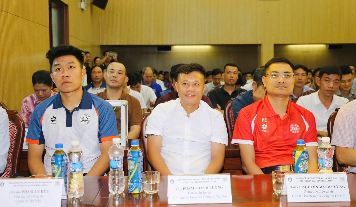 Hà Nội: Khởi động Giải bóng đá học sinh THPT Hà Nội - An ninh Thủ đô LẦN THỨ XXIV năm 2025 Cúp Number 1 Active với quy mô kỷ lục- Ảnh 4. Hà Nội: Khởi động Giải bóng đá học sinh THPT Hà Nội - An ninh Thủ đô LẦN THỨ XXIV năm 2025 Cúp Number 1 Active với quy mô kỷ lục- Ảnh 4.