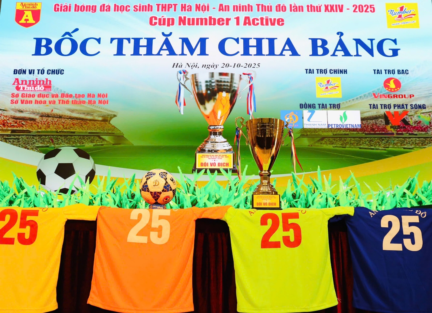 Hà Nội: Khởi động Giải bóng đá học sinh THPT Hà Nội - An ninh Thủ đô LẦN THỨ XXIV năm 2025 Cúp Number 1 Active với quy mô kỷ lục- Ảnh 6. Hà Nội: Khởi động Giải bóng đá học sinh THPT Hà Nội - An ninh Thủ đô LẦN THỨ XXIV năm 2025 Cúp Number 1 Active với quy mô kỷ lục- Ảnh 6.
