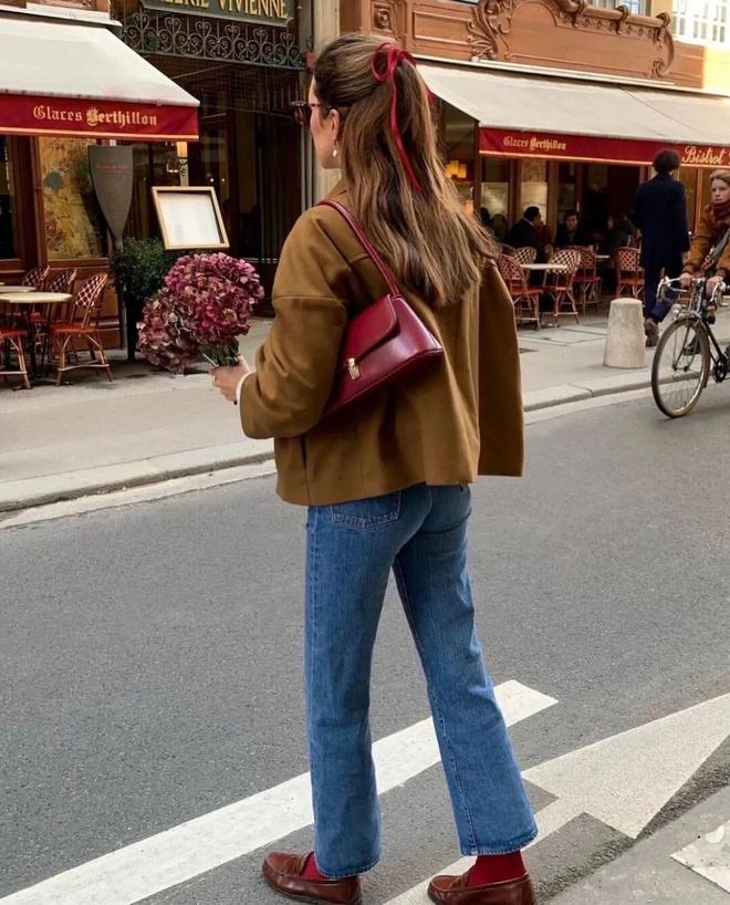 Đổi tủ đồ không cần mua nhiều: Hai màu nâu sữa và xanh jeans là quá đủ- Ảnh 26. Đổi tủ đồ không cần mua nhiều: Hai màu nâu sữa và xanh jeans là quá đủ- Ảnh 26.