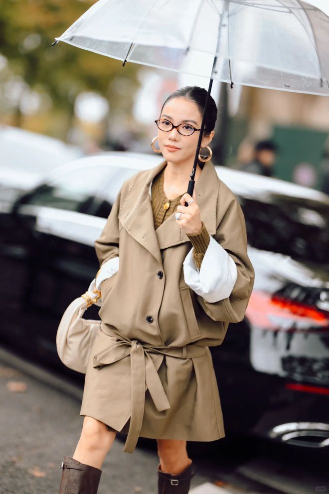 Mặc ít mà chất: Công thức layer với trench ngắn cho nàng công sở chuẩn thu Hà Nội- Ảnh 29. Mặc ít mà chất: Công thức layer với trench ngắn cho nàng công sở chuẩn thu Hà Nội- Ảnh 29.