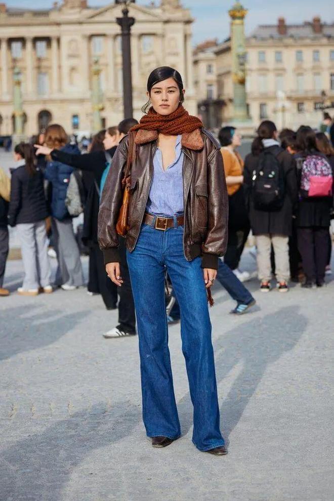 Đổi tủ đồ không cần mua nhiều: Hai màu nâu sữa và xanh jeans là quá đủ- Ảnh 22. Đổi tủ đồ không cần mua nhiều: Hai màu nâu sữa và xanh jeans là quá đủ- Ảnh 22.
