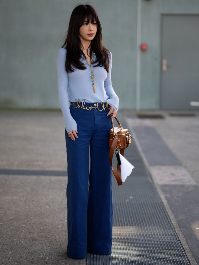 Đổi tủ đồ không cần mua nhiều: Hai màu nâu sữa và xanh jeans là quá đủ- Ảnh 18. Đổi tủ đồ không cần mua nhiều: Hai màu nâu sữa và xanh jeans là quá đủ- Ảnh 18.