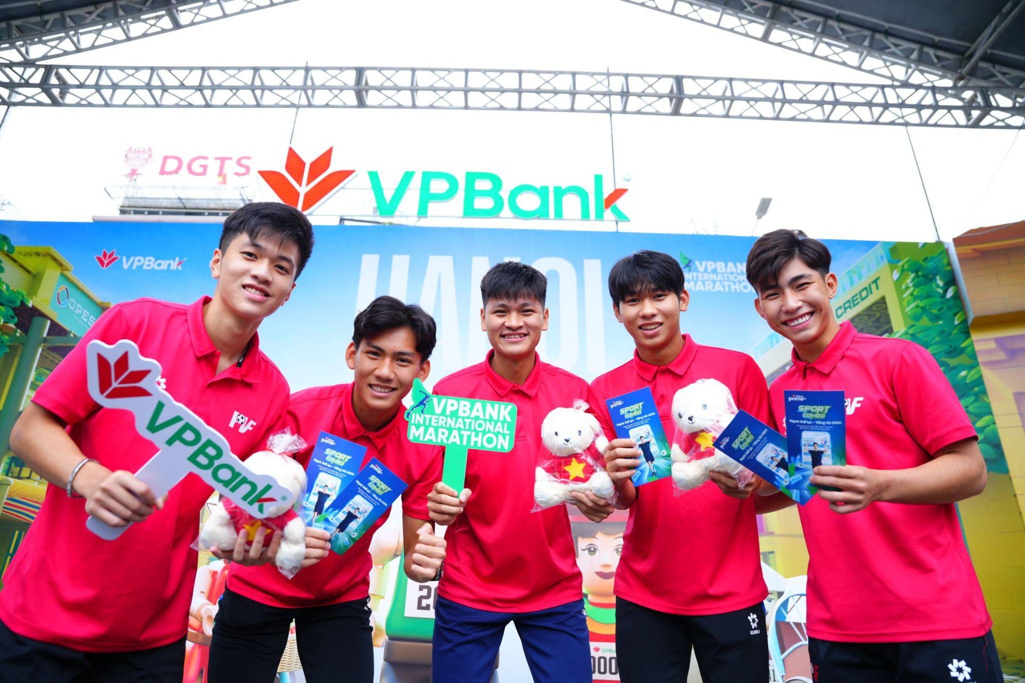 Dàn trai xinh, gái đẹp, người nổi tiếng tụ hội tại VPBank Hanoi International Marathon 2025- Ảnh 8. Dàn trai xinh, gái đẹp, người nổi tiếng tụ hội tại VPBank Hanoi International Marathon 2025- Ảnh 8.