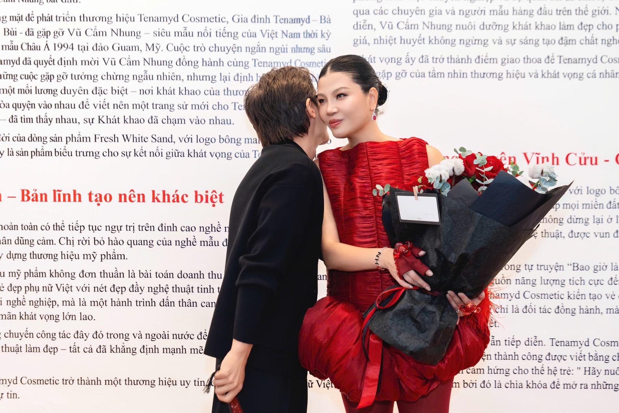 Siêu mẫu đời đầu Việt lich truc tiep bong da ngoai hang anh hội ngộ dàn sao “khủng”- Ảnh 4.