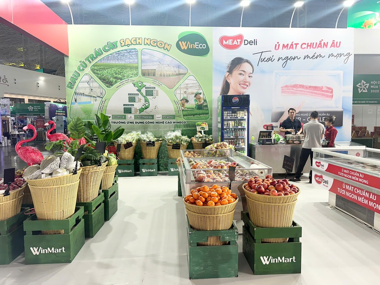 Đông đảo người dân đổ về Hội chợ mùa Thu ngày đầu mở cửa- Ảnh 2.